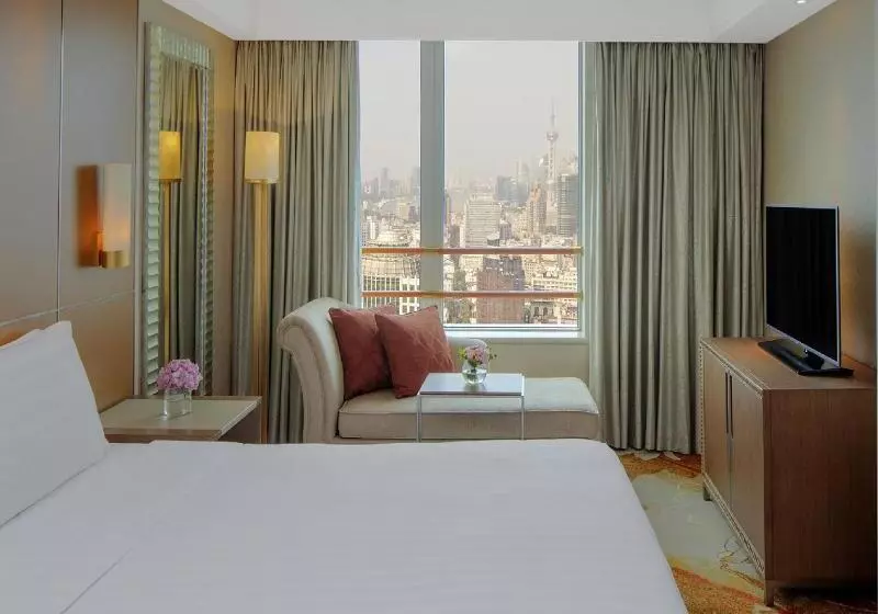 سوییت جونیور, Radisson Blu Hotel Shanghai New World