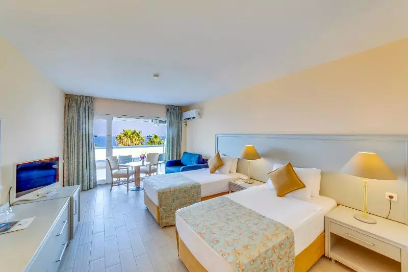 اتاق استاندارد با چشم‌انداز دریا, The Grand Blue Sky International  All Inclusive
