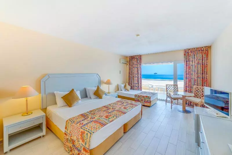 اتاق استاندارد با چشم‌انداز دریا, The Grand Blue Sky International  All Inclusive
