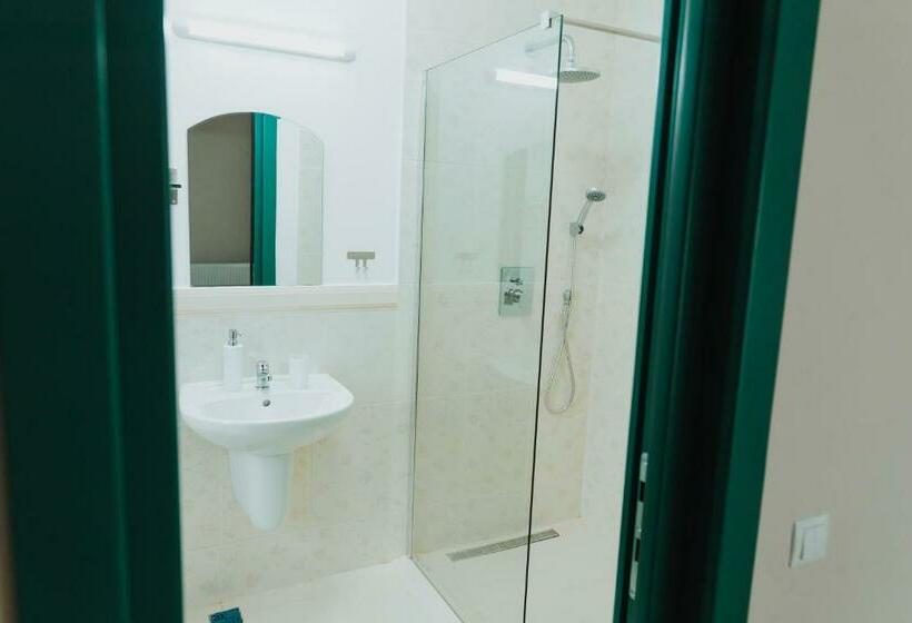 デラックスルーム, Pensiunea Green Villa
