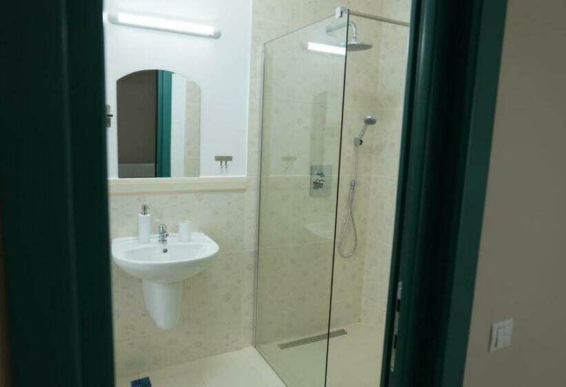 デラックスルーム, Pensiunea Green Villa