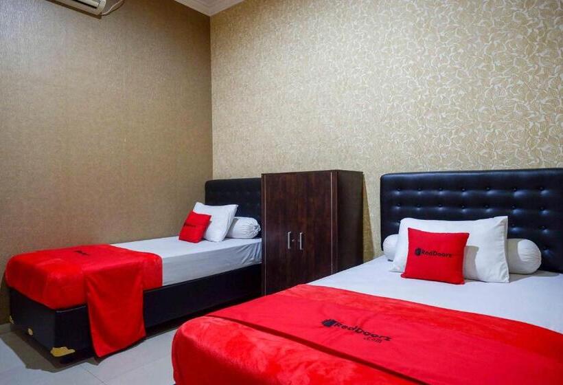 Cameră Cvadruplă Standard, Reddoorz Syariah Near Pltu Cilacap