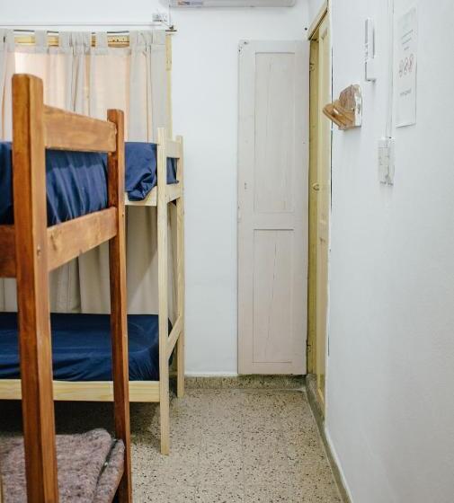 اتاق چهار تخته با دستشویی مشترک, Instalate Hostel