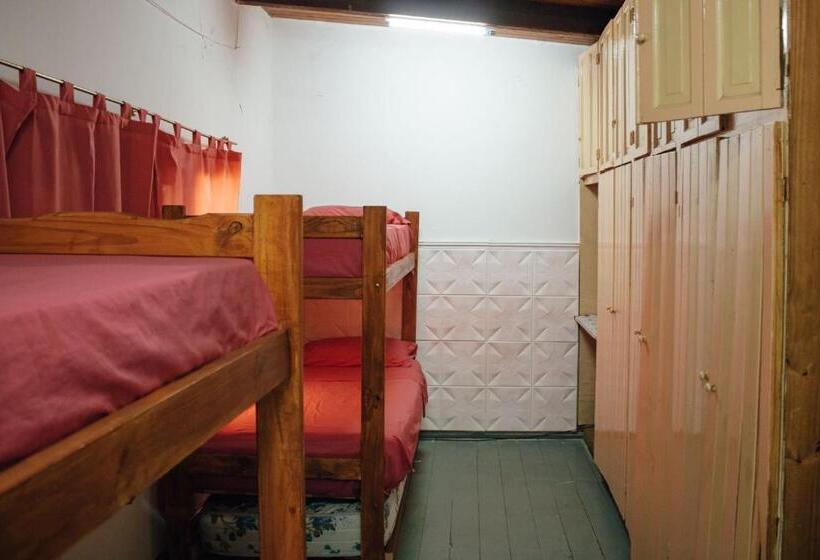 اتاق چهار تخته با دستشویی مشترک, Instalate Hostel