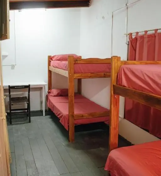اتاق چهار تخته با دستشویی مشترک, Instalate Hostel
