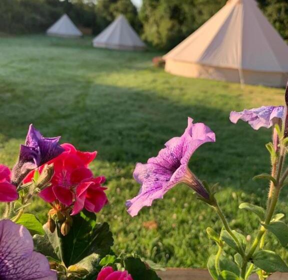 Standard Tent, The Berwick Inn