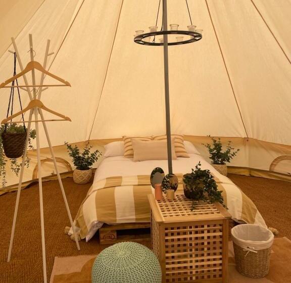 Standard Tent, The Berwick Inn