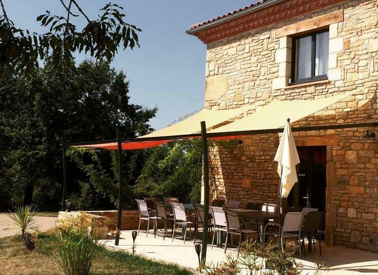 适合残疾人使用的标准间, Lou Papagai