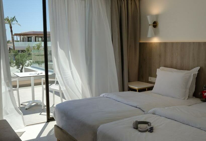 غرفة عائلية, Robinson Ierapetra