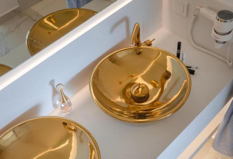 جناح جونيور مطلّ علي البحر, Robinson Ierapetra