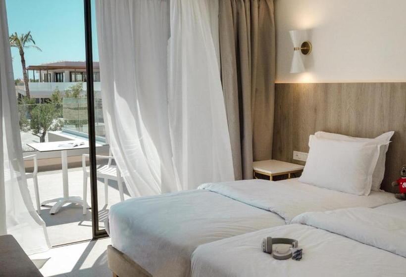 غرفة عائلية, Robinson Ierapetra