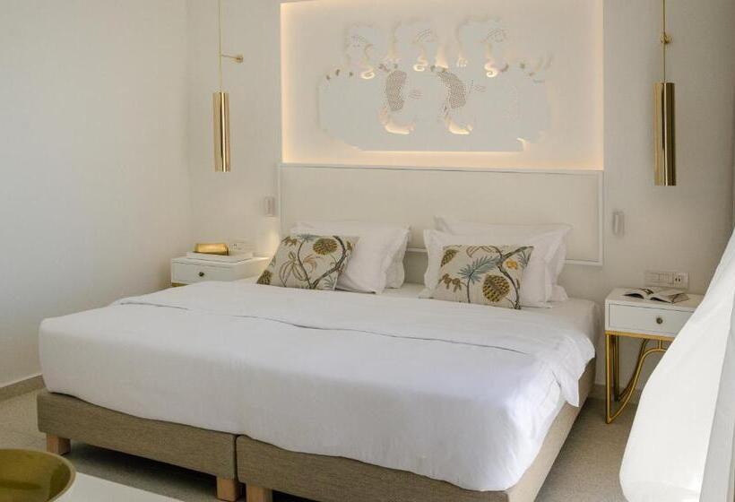 غرفة عائلية, Robinson Ierapetra