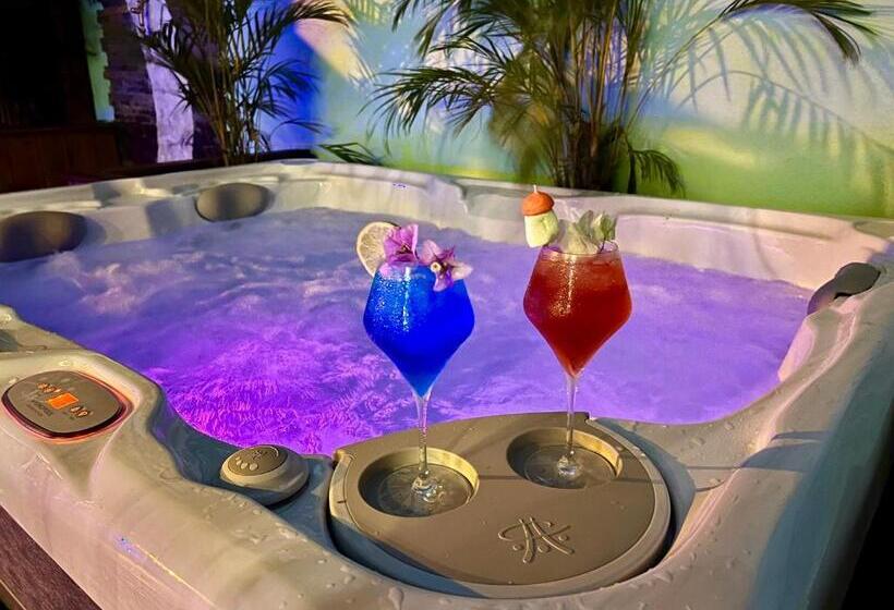 سوئیت با وان آب گرم, Kawan Bay Suites