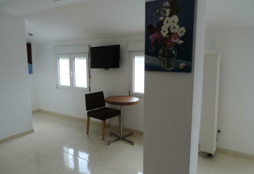 غرفة ديلوكس مطلّة علي البحر مزوَّدة بشُرفة, Albergue Pensión Cabo Da Vila