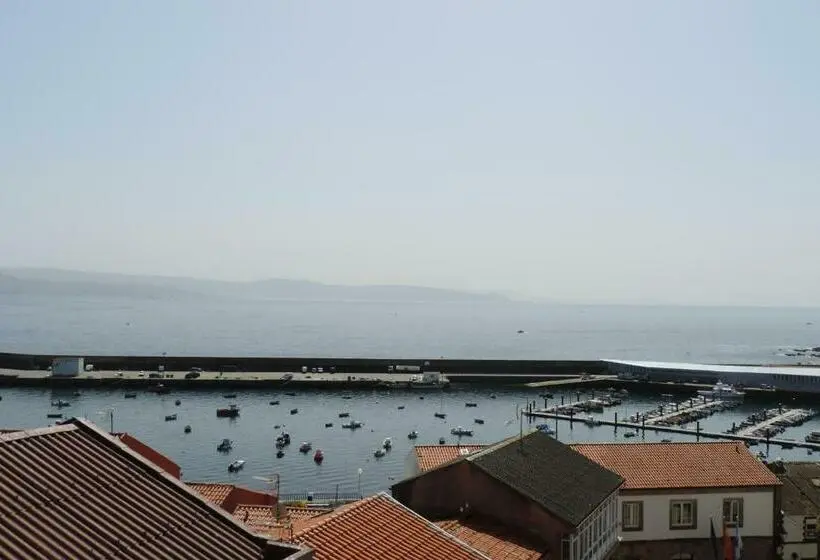اتاق لوکس با بالکن و چشم‌انداز دریا, Albergue Pensión Cabo Da Vila