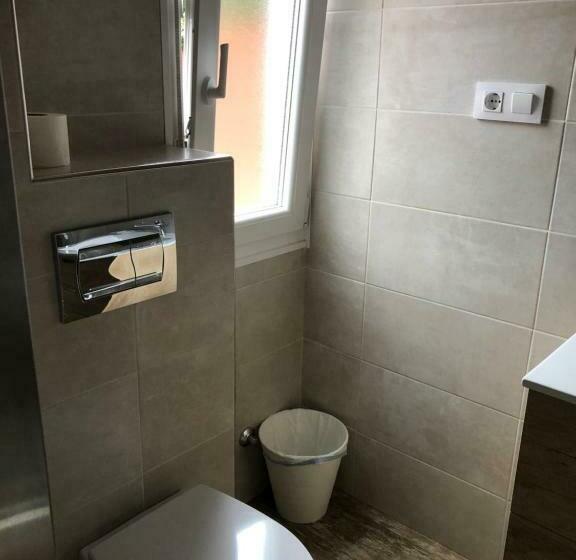 غرفة قياسية ثلاثية, Albergue Pensión Cabo Da Vila