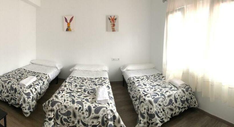 غرفة قياسية ثلاثية, Albergue Pensión Cabo Da Vila