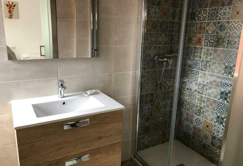 غرفة قياسية ثلاثية, Albergue Pensión Cabo Da Vila