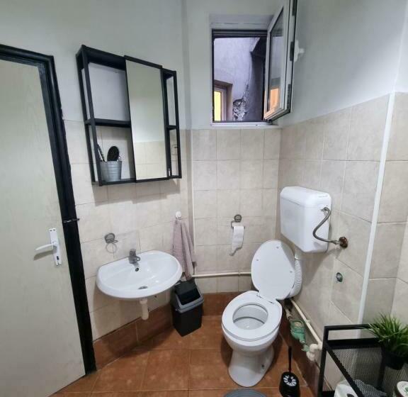 اتاق کلاسیک چهارنفره, Downtown Belgrade Hostel And Apartments