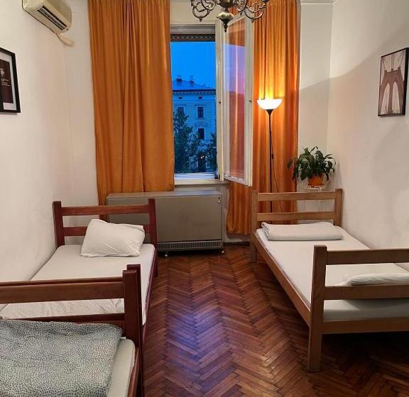 اتاق ساده سه‌ نفره, Downtown Belgrade Hostel And Apartments