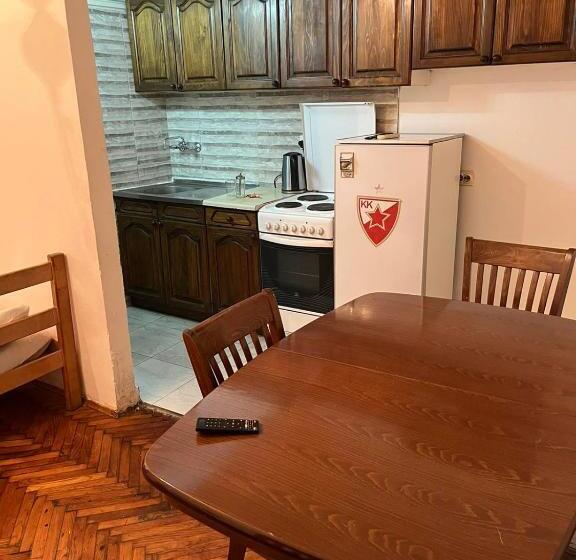 اتاق ساده سه‌ نفره, Downtown Belgrade Hostel And Apartments