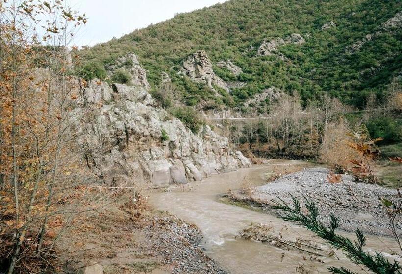 اتاق لوکس با بالکن, Bagdat Resort