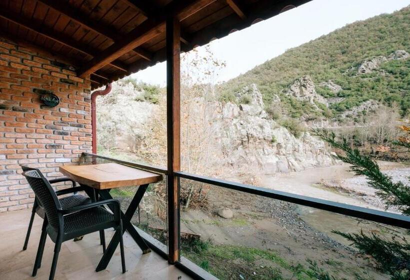 اتاق لوکس با بالکن, Bagdat Resort