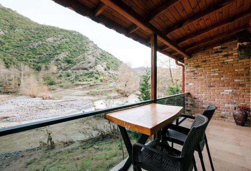 اتاق لوکس با بالکن, Bagdat Resort