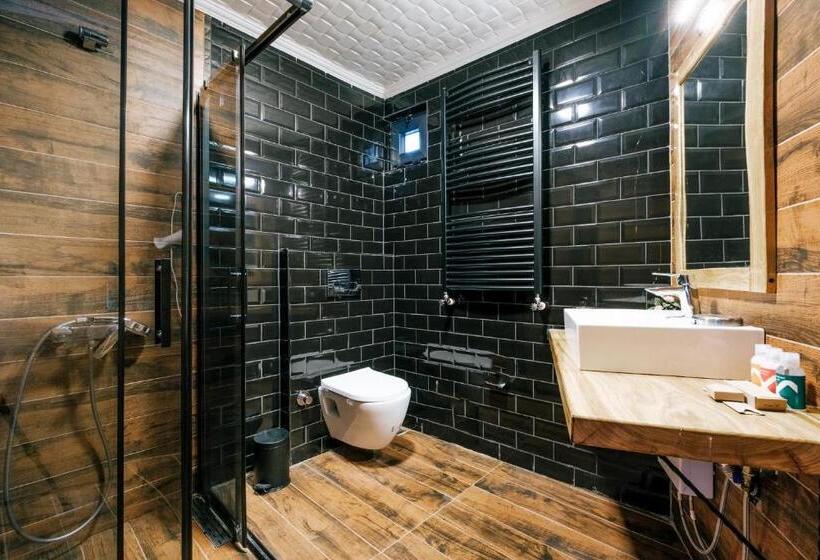 اتاق لوکس با بالکن, Bagdat Resort