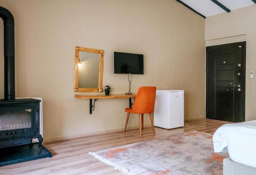 اتاق لوکس با بالکن, Bagdat Resort