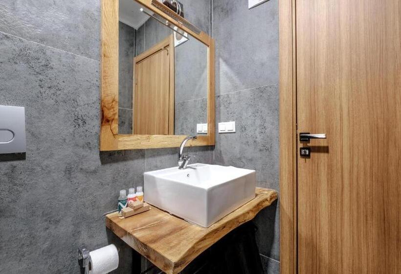 اتاق استاندارد با چشم‌انداز استخر, Bagdat Resort