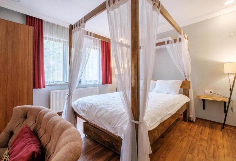 سوییت جونیور با بالکن, Bagdat Resort