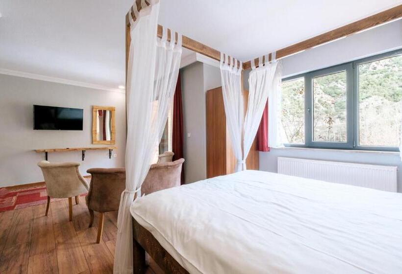 سوییت جونیور با بالکن, Bagdat Resort