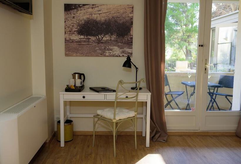 可看到停车场的高级间, Belesso