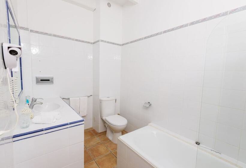 可看到停车场的高级间, Belesso