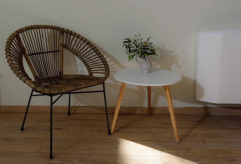 可看到停车场的高级间, Belesso