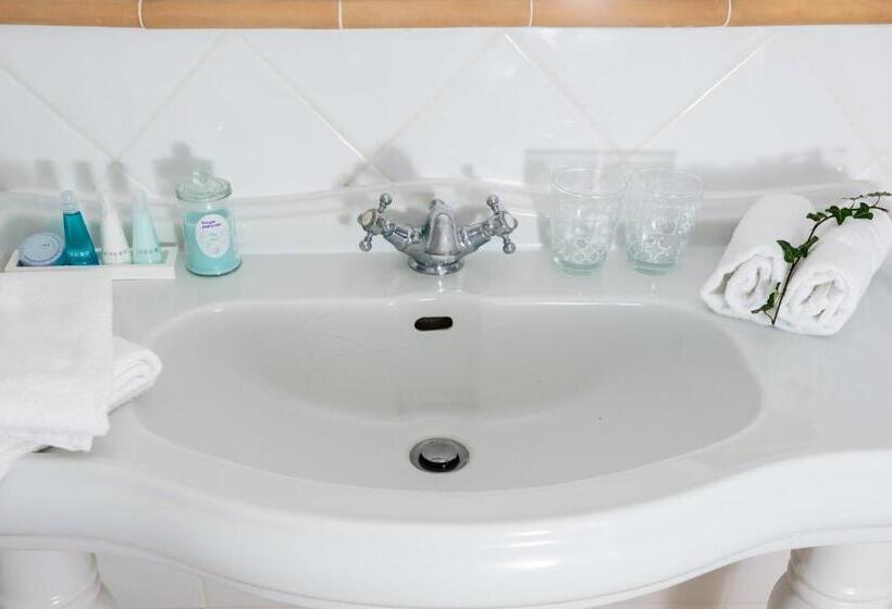 可看到停车场的标准间, Belesso