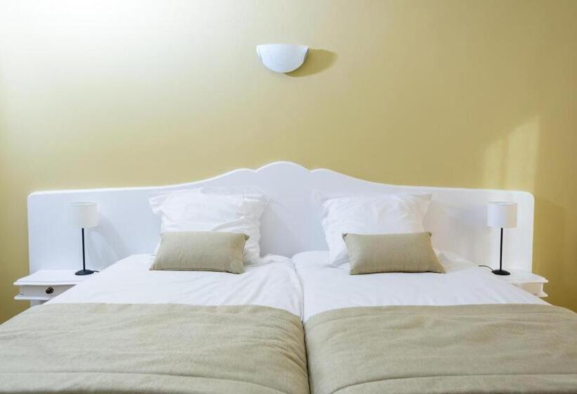 可看到停车场的标准间, Belesso