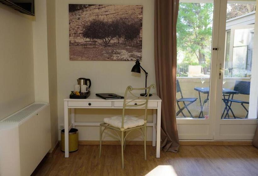 可看到停车场的高级间, Belesso