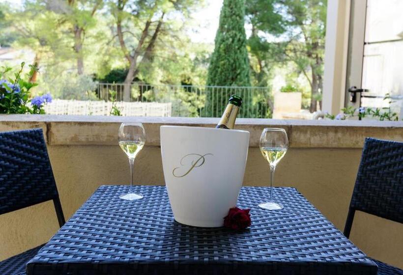 可看到停车场的高级间, Belesso