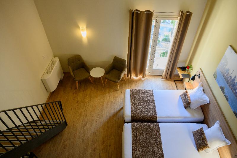 青年复式套间, Belesso