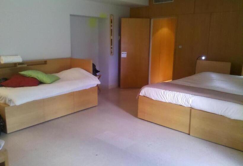 디럭스 트리플 룸, Château De Salettes