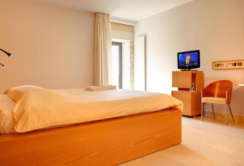 디럭스 룸, Château De Salettes