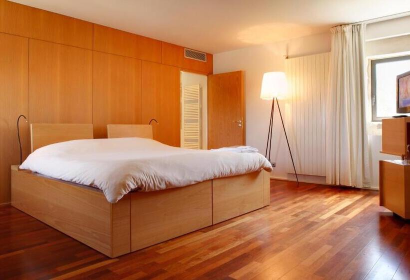 디럭스 룸, Château De Salettes