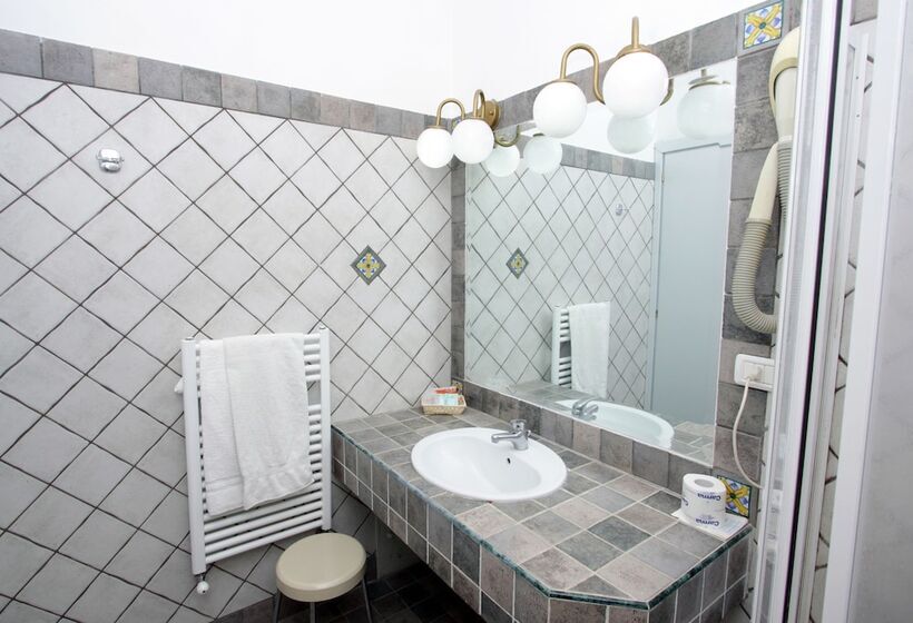 غرفة كلاسيكية ثلاثية, D Orange D Alcantara