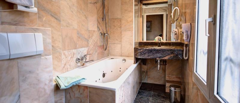 اتاق لوکس, Du Midi Paris Montparnasse