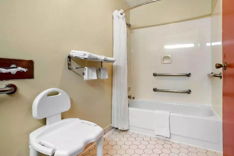 キングサイズベッドのスイートルーム, Econo Lodge Inn And Suites