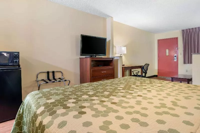 キングサイズベッドのスイートルーム, Econo Lodge Inn And Suites