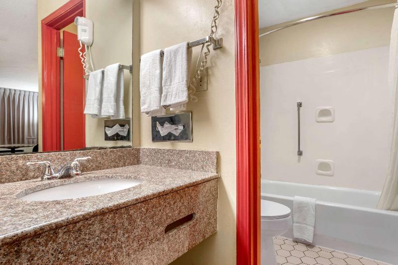 غرفة قياسية سرير كينج, Econo Lodge Inn And Suites