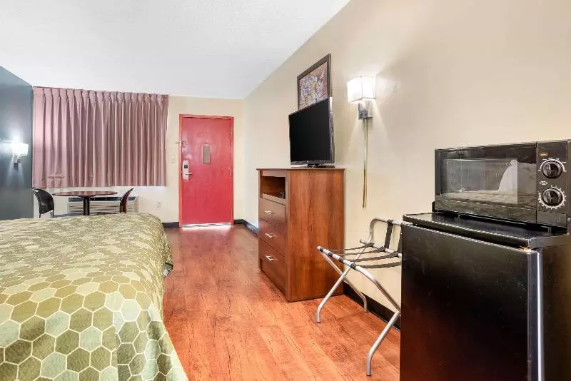 キングサイズベッドのスタンダードルーム, Econo Lodge Inn And Suites